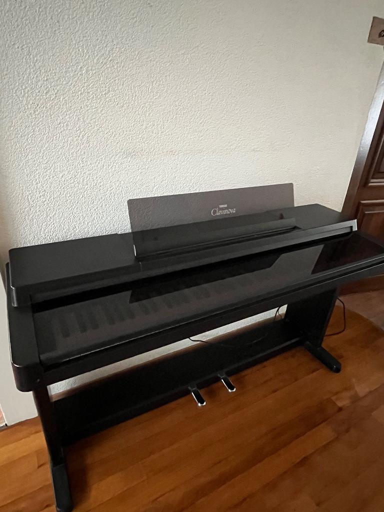 Yamaha clavinova CLP 550, Muziek en Instrumenten, Piano's, Ophalen, Gebruikt, Zwart, Digitaal