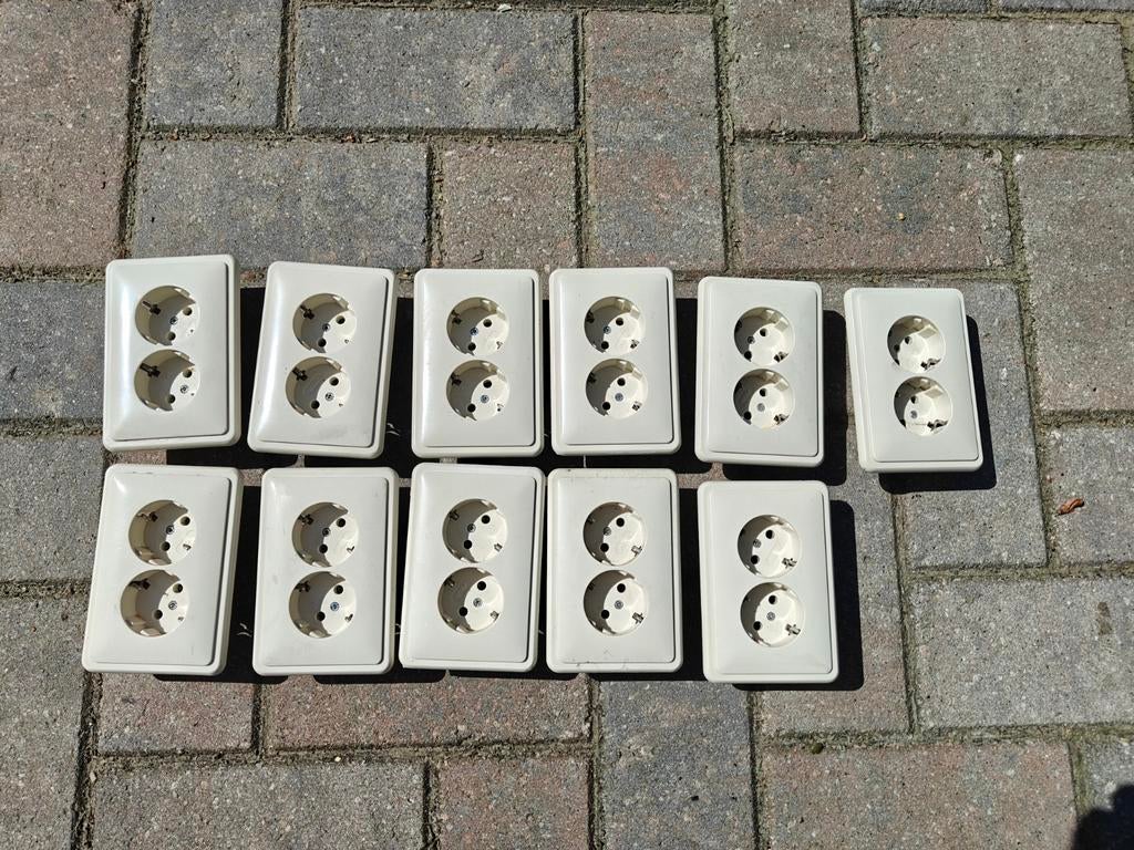 PEHA stopcontact 2-voudig randaarde - standaard crème wit, Ophalen, Gebruikt, Stopcontact