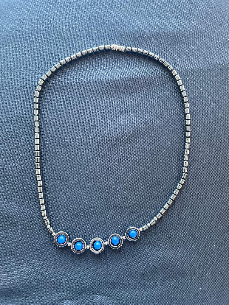 collier hematiet met blauw, Sieraden, Tassen en Uiterlijk, Kettingen, Ophalen of Verzenden, Zo goed als nieuw, Blauw, Steen of Mineraal