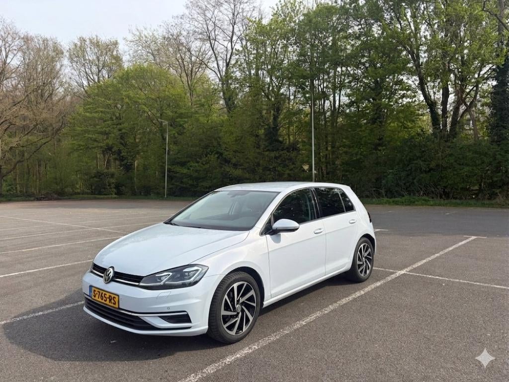 Volkswagen Golf 7 - 1.0 - VOL opties! - led - trekhaak, Auto's, Voorwielaandrijving, Stof, Parkeerassistent, Wit