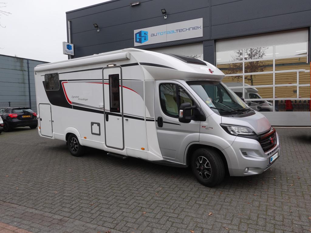 Bürstner Lyseo Privilege 728 150 PK, Caravans en Kamperen, Campers, Achteruitrijcamera, Ringverwarming, Fiat, Bedrijf