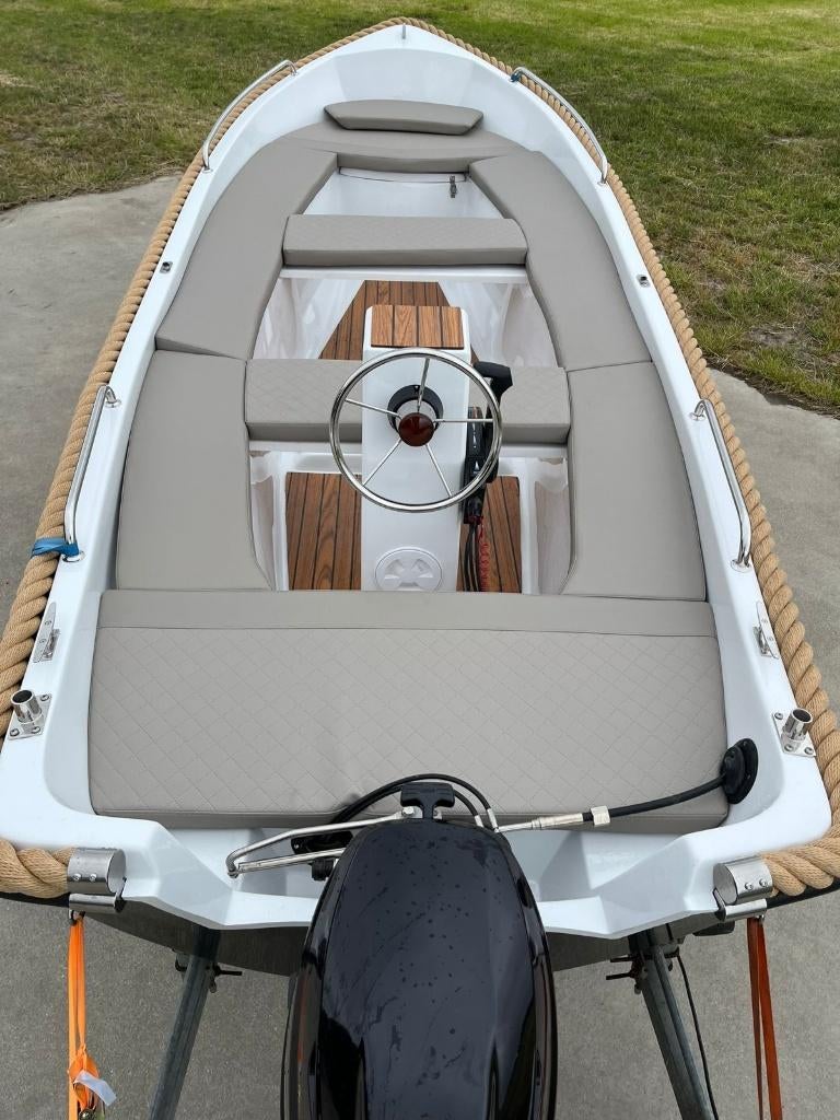 Nieuwe Amigo 430 Sloep met 9.8 PK Tohatsu Motor + E-Start, Watersport en Boten, Tot 10 pk, Ophalen of Verzenden, Zo goed als nieuw