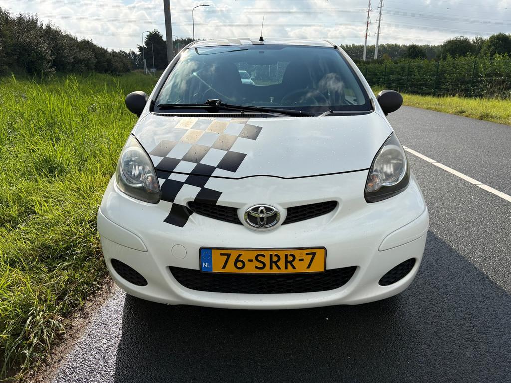 Toyota Aygo Toyota Aygo 1.0-12V Now | 2011 | 174.000KM NAP |, Euro 5, Stof, Gebruikt, Zwart