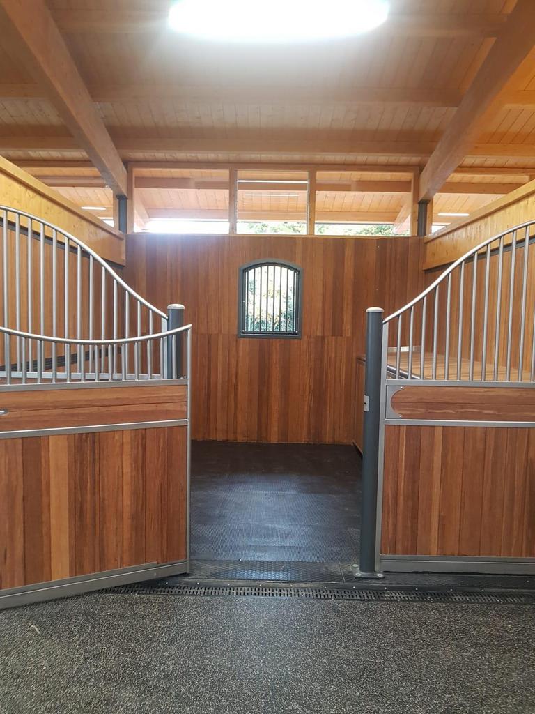 Gezocht: Stalunit / Privéstal te huur (omgeving Doetinchem), Dieren en Toebehoren, Stalling en Weidegang, Stalling, 2 of 3 paarden of pony's