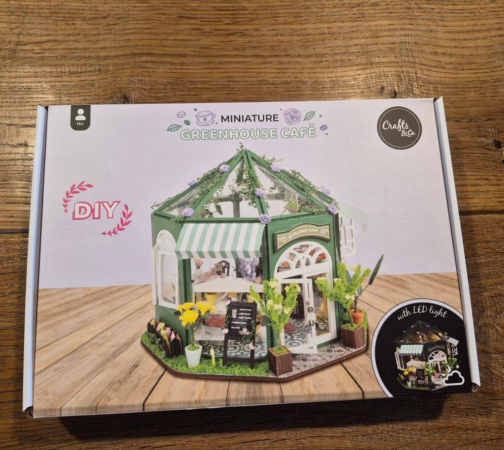 Crafts & Co Miniatuur Greenhouse Café DIY Knutselset Nieuw, Groen, Gebouwen, Nieuw, Educatief