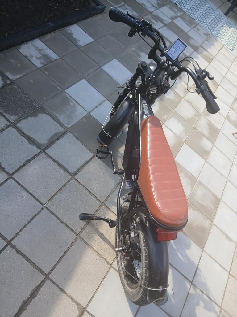 Fatbike met bruin zadel en brede banden, Ophalen, Gebruikt, 50 km per accu of meer