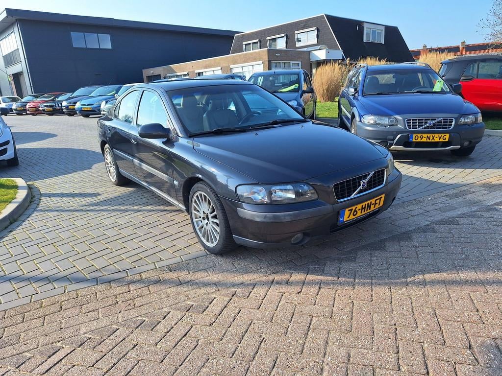 Volvo S60 2.4 Edition / Zeer comfortabel / APK maart 2027, Auto's, Volvo, Voorwielaandrijving, Gebruikt, Metallic lak, S60