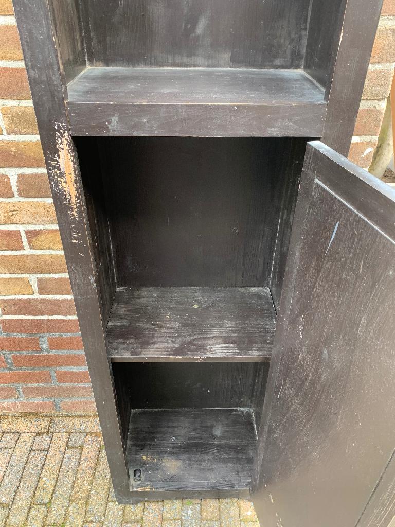 Lang smal kastje met deurtje, Ophalen, Gebruikt