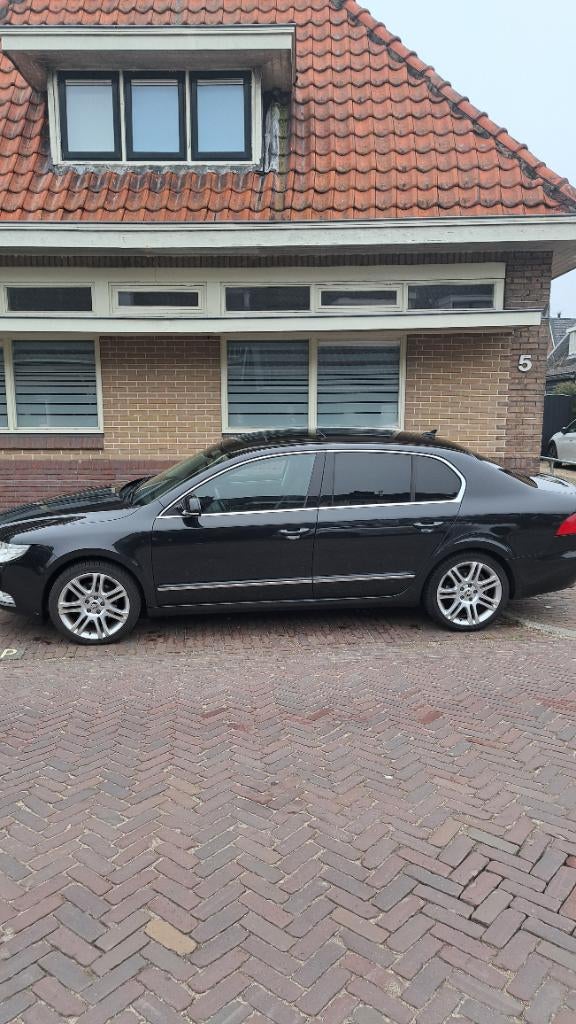 Skoda Superb 1.8 TSI 118KW 2010 Zwart, Auto's, Skoda, Voorwielaandrijving, 4 cilinders, 700 kg, 160 pk