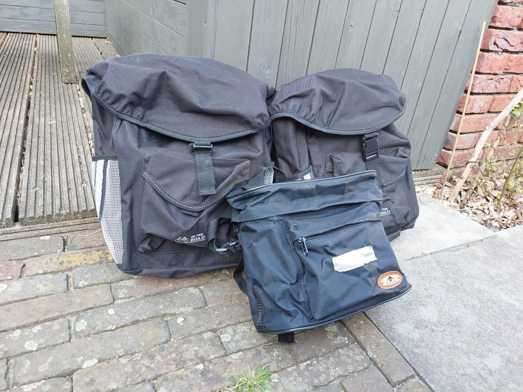 Set van 3 fietstassen Acor en On The Road – bijna nieuw, Fietsen en Brommers, Fietsaccessoires | Fietstassen, Ophalen, Zo goed als nieuw