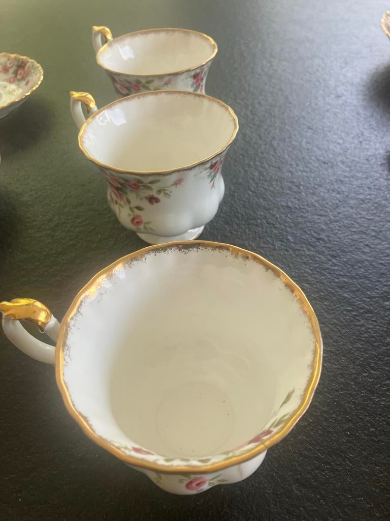 Royal Albert Cottage Garden - 3 kopjes en 6 schoteltjes, Ophalen of Verzenden