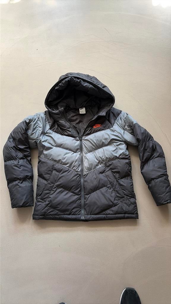 Nike kinderjas maat XL (158-170), Verzenden, Zo goed als nieuw