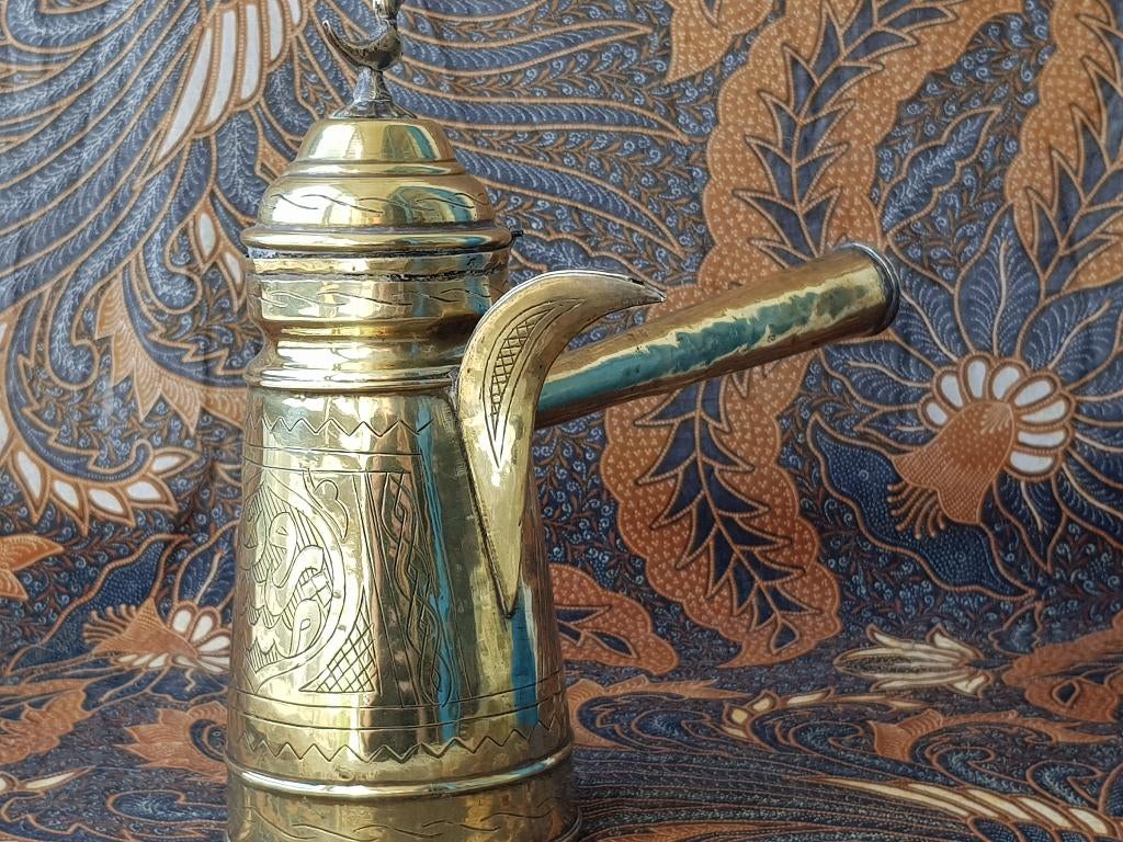 Mooie antieke Arabische koffiepot van bewerkt koper 23,8 cm., Ophalen of Verzenden, Koper