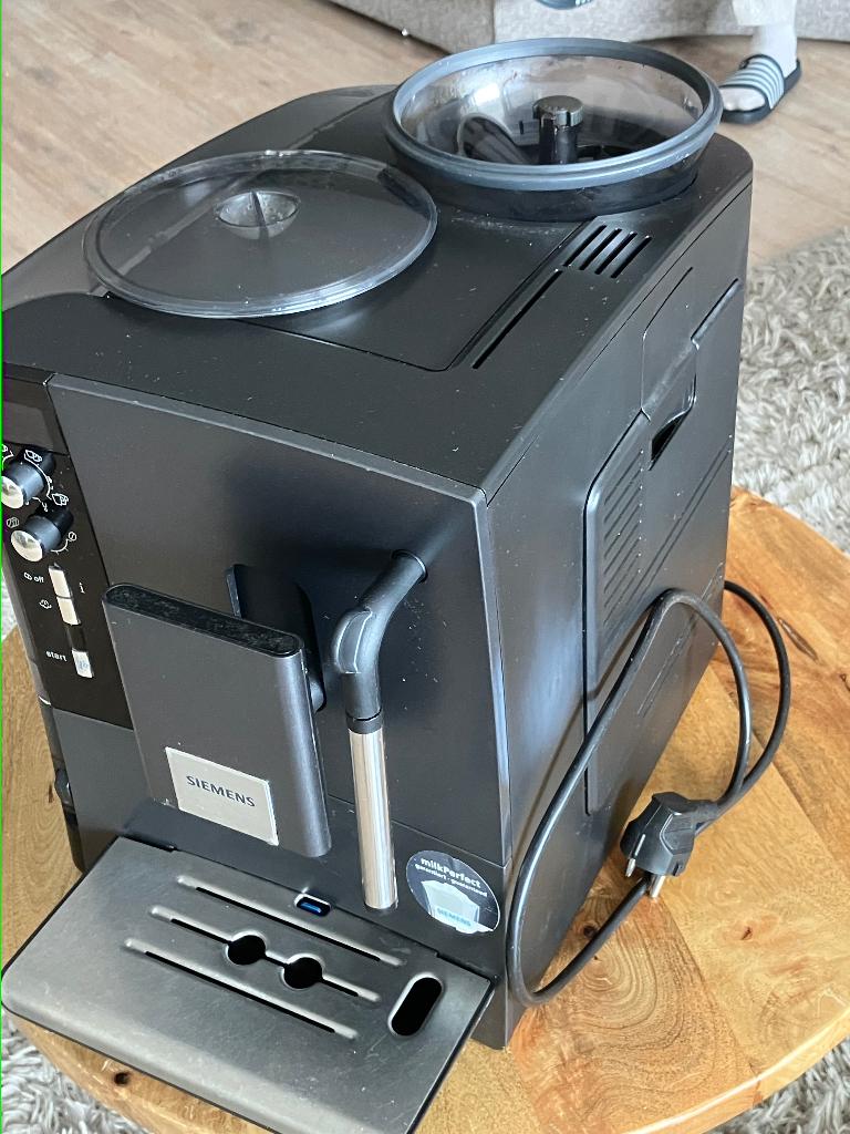 Siemens koffiemachine EQ5, Witgoed en Apparatuur, Koffiezetapparaten, Ophalen, Afneembaar waterreservoir, Koffiemachine, Koffiebonen