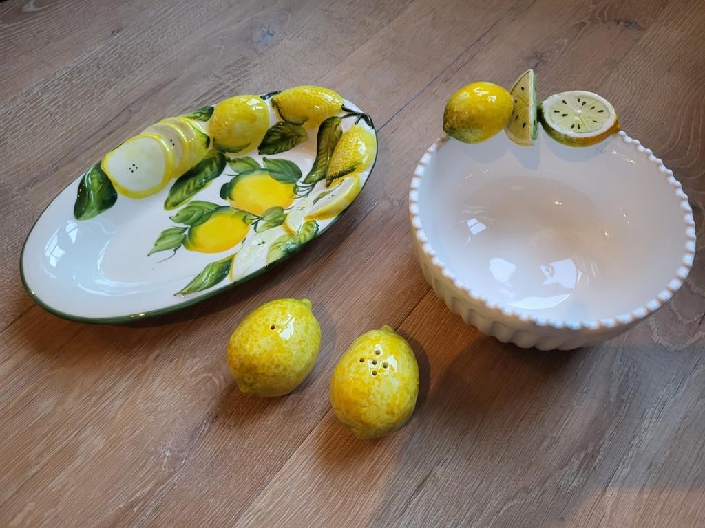 Citroen schalen en peper/zoutstel uit Limone sul Garda, Huis en Inrichting, Keramiek, Nieuw, Ophalen of Verzenden, Schaal of Schalen