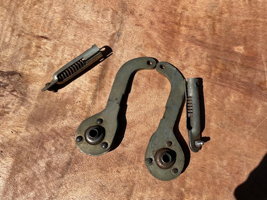 Moskvich veren voor achteras., Ophalen