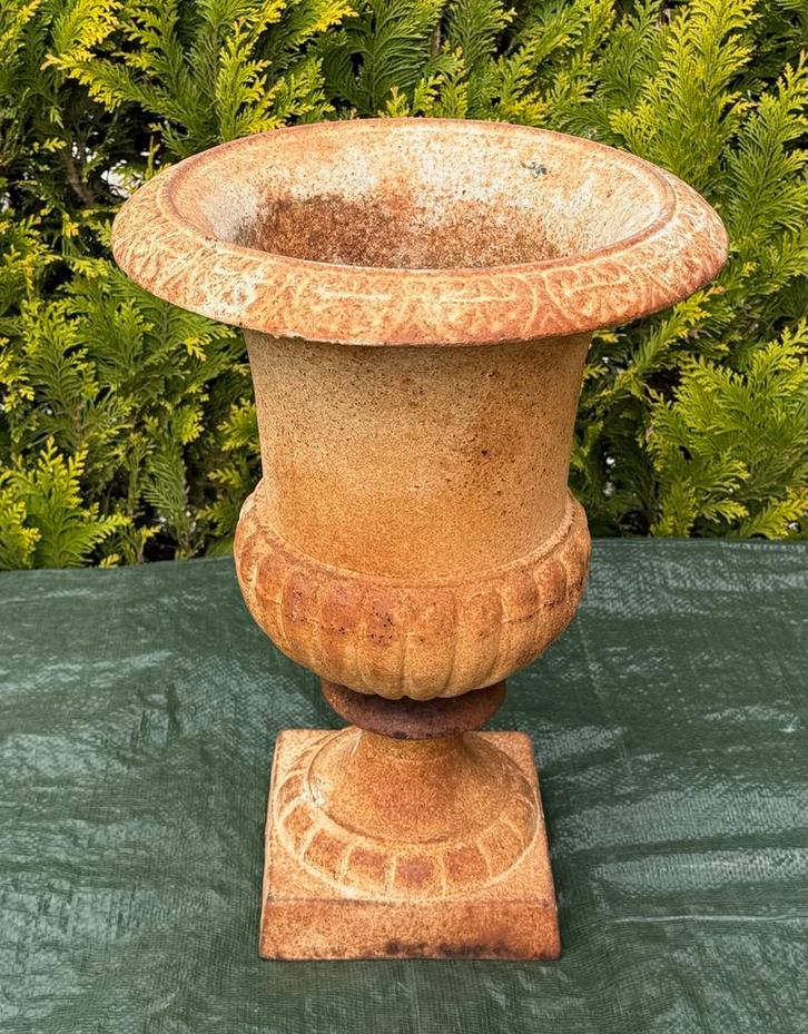 Antieke gietijzeren tuinvaas ., Tuin en Terras, Tuinvazen, Gebruikt, Ophalen