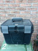 Poets koffer voor paardenspullen, Ophalen