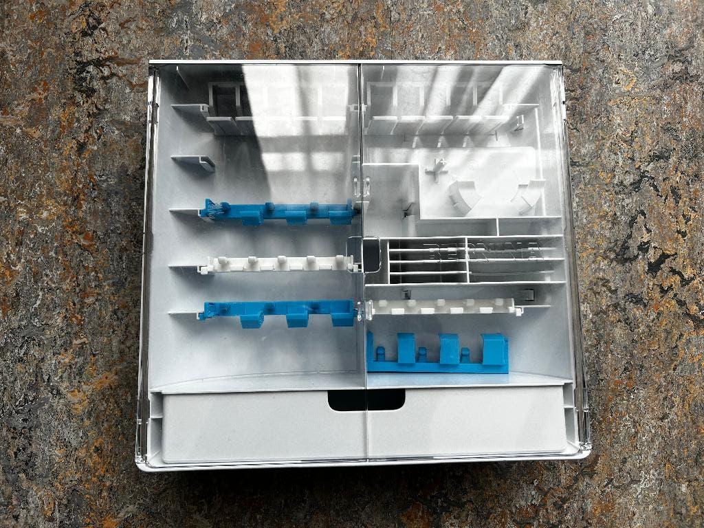 Bernina 400/500 9 mm serie accessoires box, Hobby en Vrije tijd, Naaimachines en Toebehoren, Verzenden, Zo goed als nieuw, Toebehoren