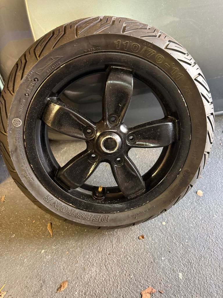 Vespa xl Wiel met nieuwe Band - 110/70-11, Fietsen en Brommers, Brommeronderdelen | Scooters, Ophalen, Gebruikt, Overige typen