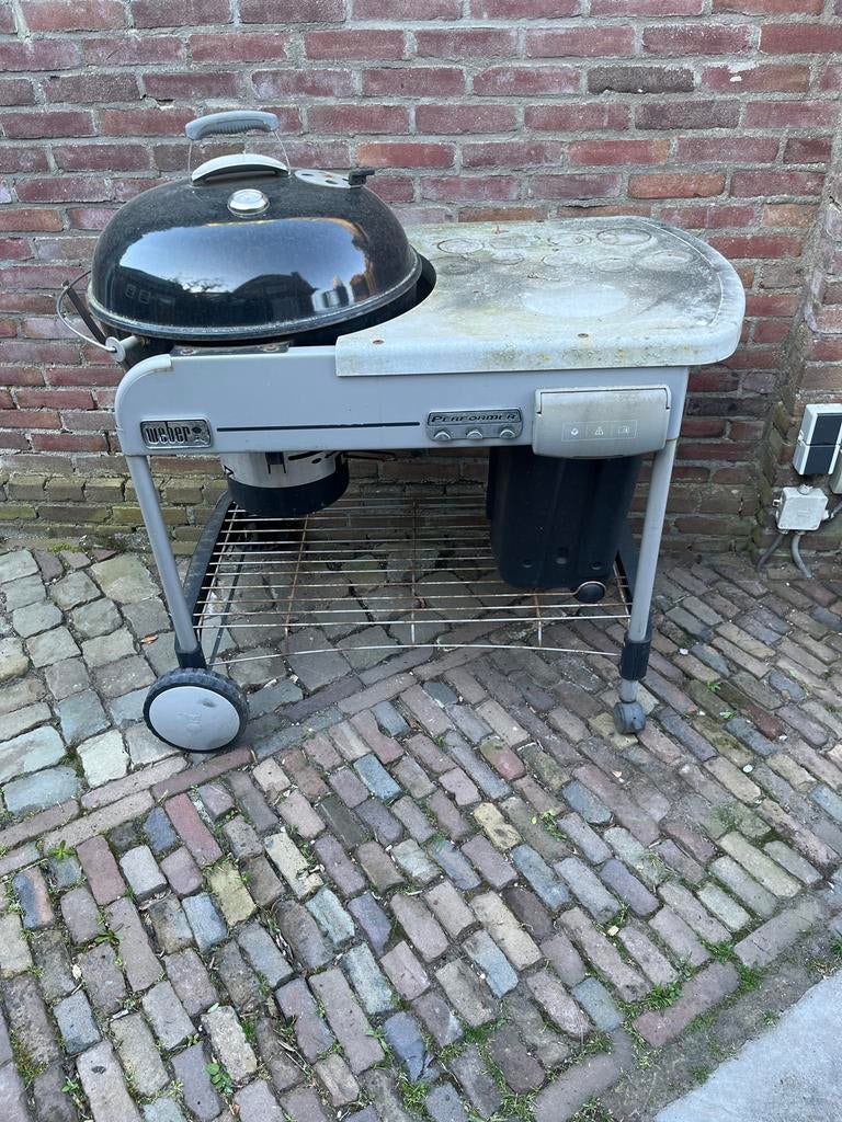 Weber Performer Houtskoolbarbecue met zijtafel, Tuin en Terras, Houtskoolbarbecues, Ophalen, Gebruikt