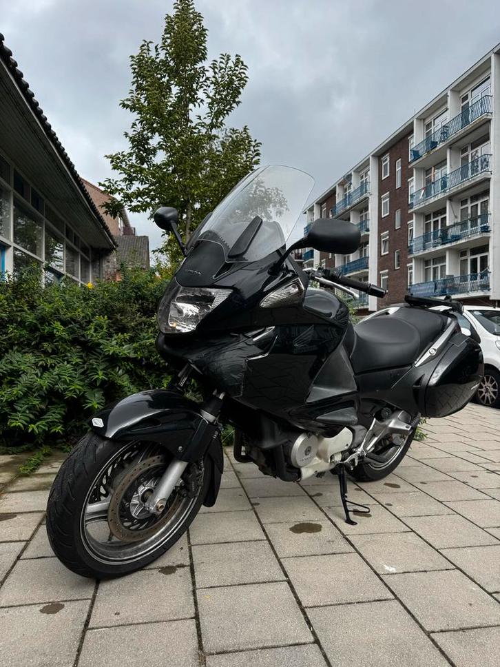 Honda NT700V Deauville - 2009, Motoren, Motoren | Honda, Toermotor, meer dan 35 kW, 2 cilinders, Minimaal motorrijbewijs A1, ABS