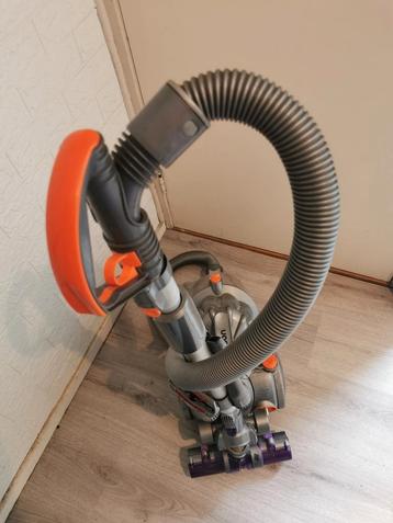 Dyson Dc08 stofzuiger met defect. beschikbaar voor biedingen