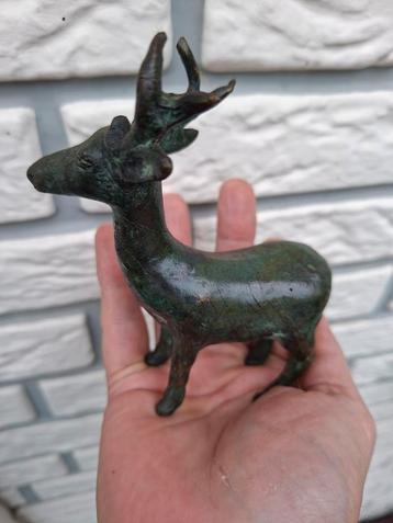 Antiek Bronzen Hertje - Decoratief Beeldje beschikbaar voor biedingen
