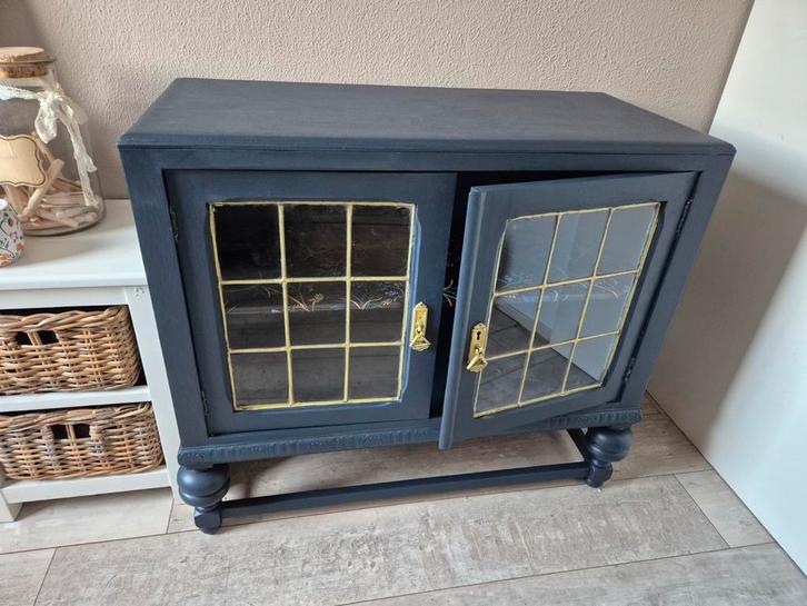 Theekastje met glazen deuren, Huis en Inrichting, Kasten | Dressoirs, Gebruikt, Minder dan 50 cm, 25 tot 50 cm, Met deur(en), Met plank(en)