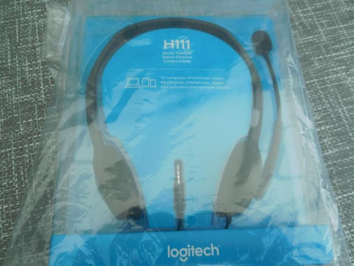 Stereo headset Logitech  H 111, Computers en Software, Headsets, Nieuw, Over-ear, Bedraad, Gaming headset, Inklapbare microfoon