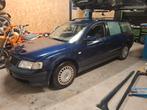Volkswagen Passat 2.3 V5 eerste eigenaar!!!!, Auto's, Voorwielaandrijving, 700 kg, Blauw, Handgeschakeld