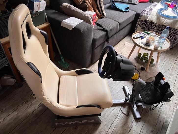 Playseat met Thrustmaster stuur voor PlayStation, Spelcomputers en Games, Spelcomputers | Sony PlayStation Consoles | Accessoires