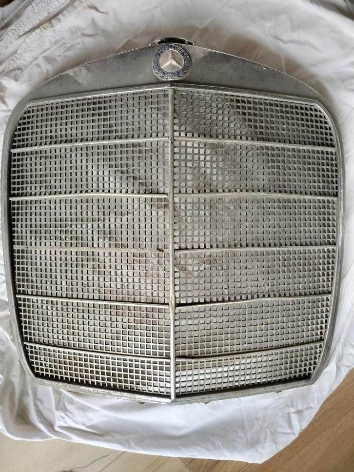 Mercedes Benz Gril W111, Auto-onderdelen, Carrosserie en Plaatwerk, Motorkap, Mercedes-Benz, Voor, Gebruikt, Verzenden