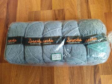 Nieuwe bollen wol. Grijs. Acryl. Zaneska. Tambourin. 5 stuks beschikbaar voor biedingen