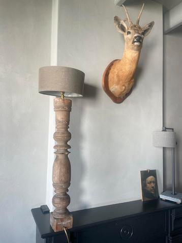 Unieke Houten Tafellamp Aura Peeperkorn beschikbaar voor biedingen