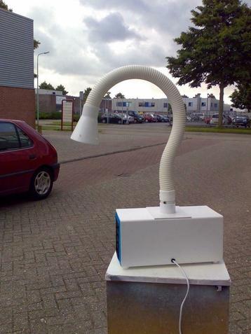 Acrylgeur/Nagelstof afzuiging beschikbaar voor biedingen