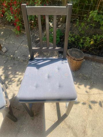 Twee eetstoelen met kussentje van Ikea, € 20 beschikbaar voor biedingen