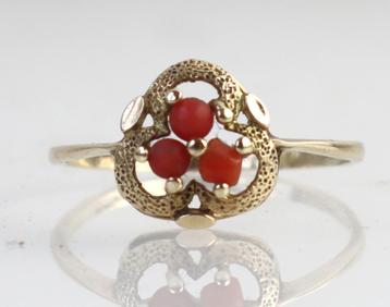 Vintage gouden ring met bloedkoraal  beschikbaar voor biedingen