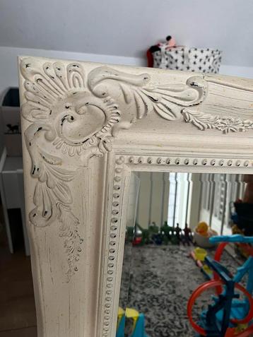 Landelijke Spiegel met Ornamenten 84 x 114 cm beschikbaar voor biedingen