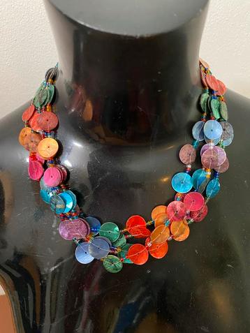 Vintage kleurrijke ketting beschikbaar voor biedingen
