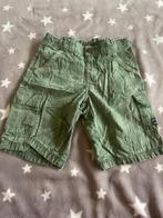 Twee korte broeken maat 140 groen en zandkleur, Broek, Gebruikt, Ophalen of Verzenden, Hema