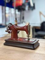 Antieke speelgoed gietijzeren naaimachine, Ophalen of Verzenden