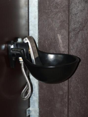 drinkbak beschikbaar voor biedingen