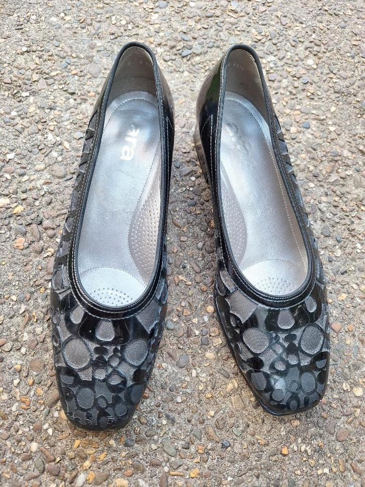 Nette aparte leren lak instappers van Ara, maat 39 (6), Kleding | Dames, Schoenen, Zo goed als nieuw, Instappers, Zwart, Ophalen of Verzenden