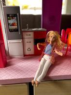 Barbie dreamhouse met heel veel accessoires, Ophalen, Zo goed als nieuw, Poppenhuis