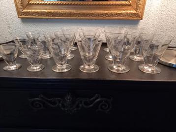 Art Deco Antiek glasservies 18 delig ingeslepen motief beschikbaar voor biedingen