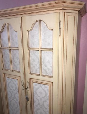 Antieke Look Kast Kinderkamer/Babykamer beschikbaar voor biedingen