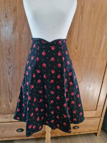 Blutsgeschwister hoge taille rok zwart met rozen mt S zgan beschikbaar voor biedingen