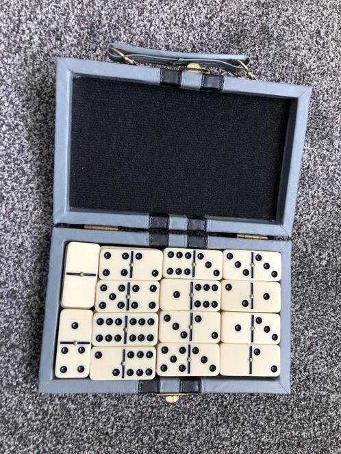 Domino Reisset in Grijs Koffertje, Hobby en Vrije tijd, Gezelschapsspellen | Bordspellen, Nieuw, Ophalen of Verzenden