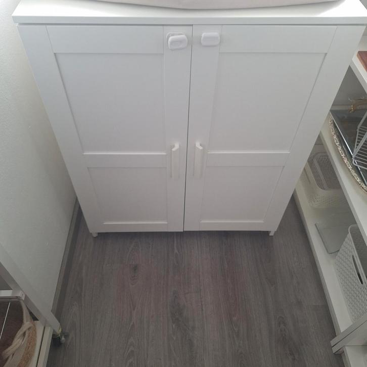 Mooie witte kast met deuren en planken (bezorgen), Huis en Inrichting, Kasten | Kledingkasten, Zo goed als nieuw, Minder dan 100 cm